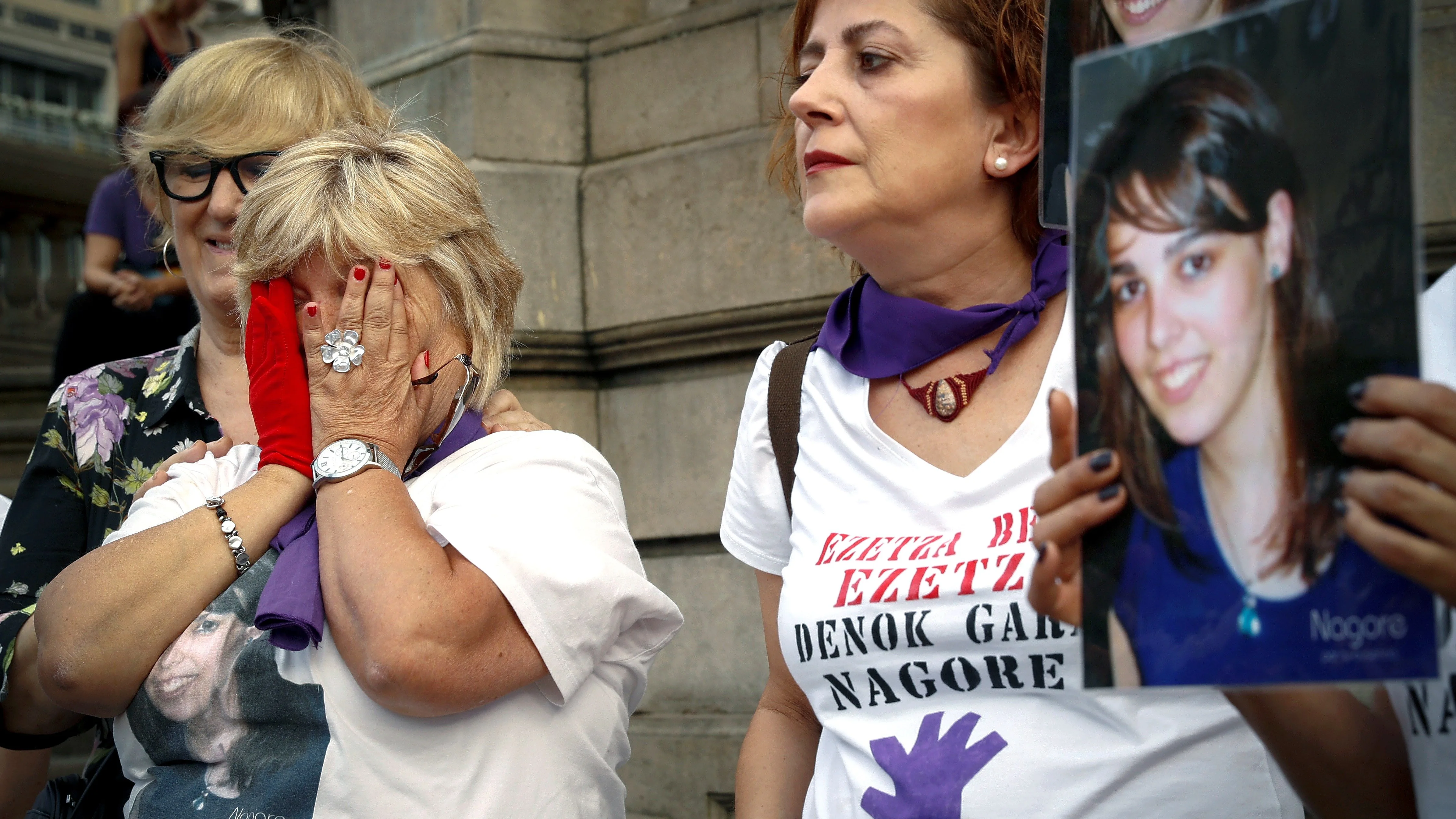 Imagen del homenaje a Nagore Laffage en la plaza del Castillo de Pamplona