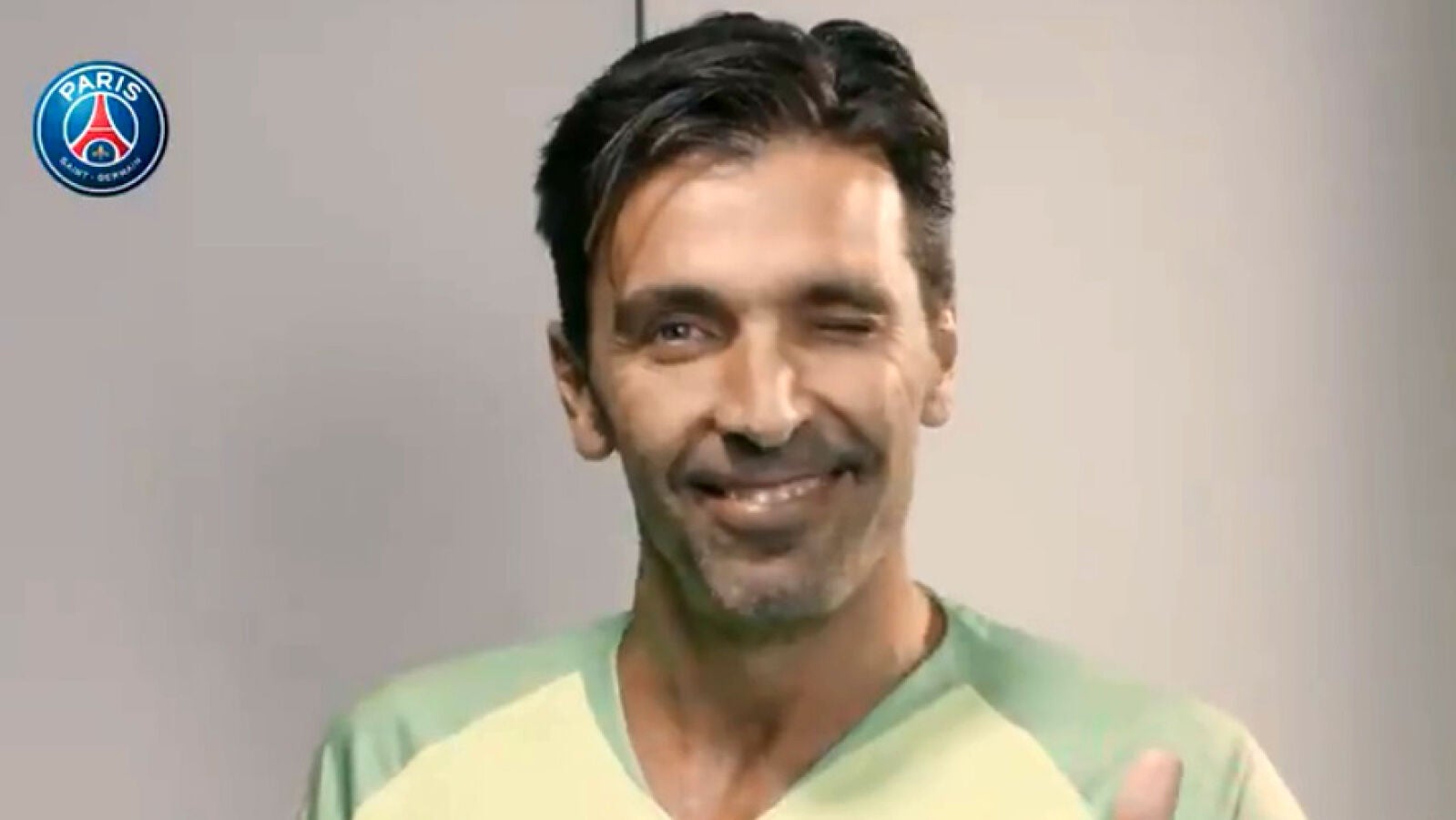 Buffon, con la camiseta del PSG