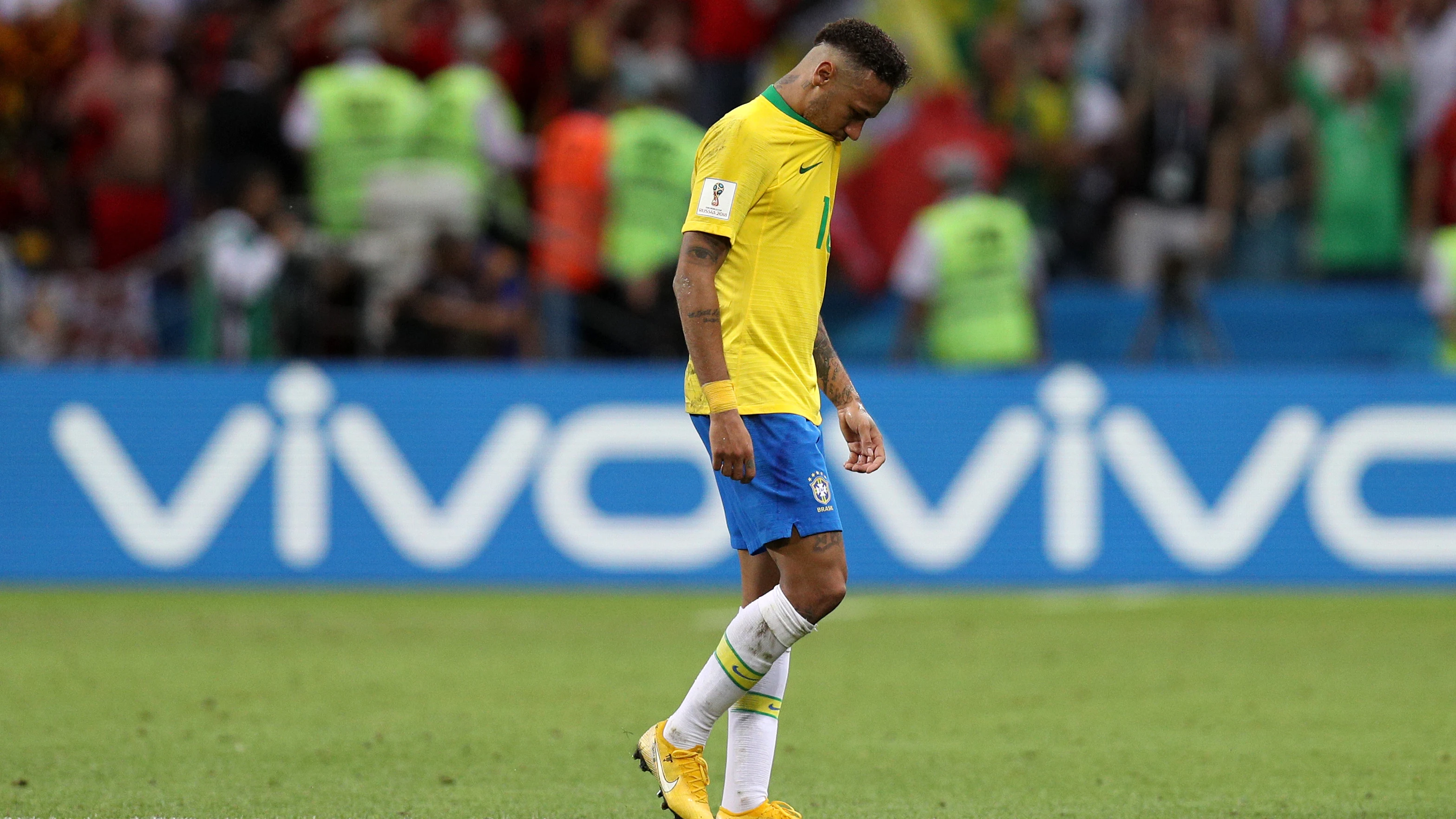 Neymar lamentándose durante el partido ante Bélgica