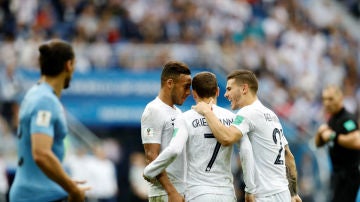 Francia celebra un gol ante Uruguay
