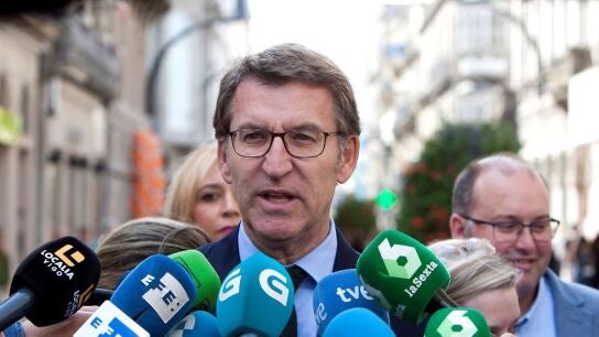 Alberto N&uacute;&ntilde;ez Feij&oacute;o ante los medios