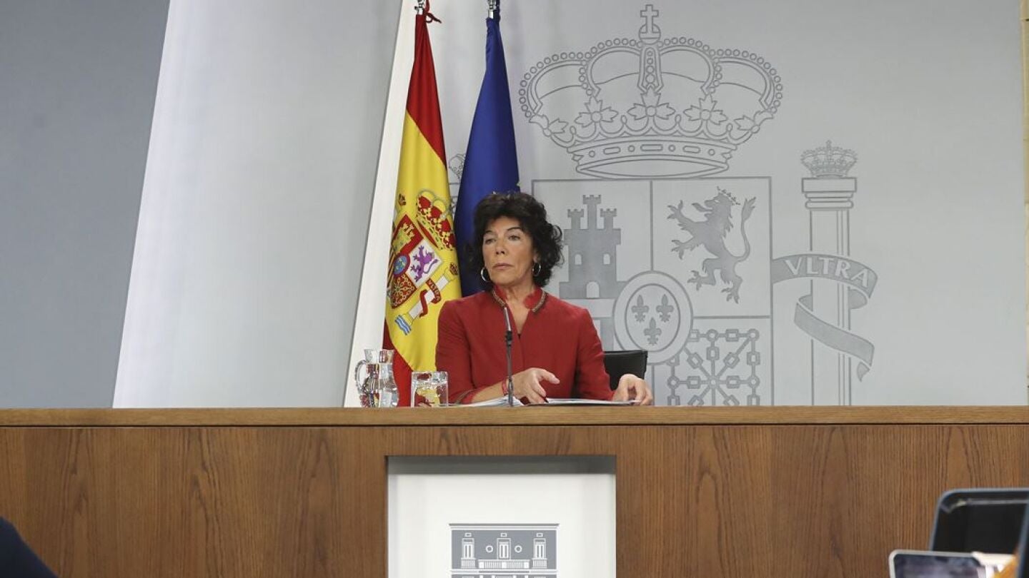 La portavoz del Gobierno, Isabel Cela&aacute;, en rueda de prensa