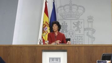 La portavoz del Gobierno, Isabel Celaá, en rueda de prensa