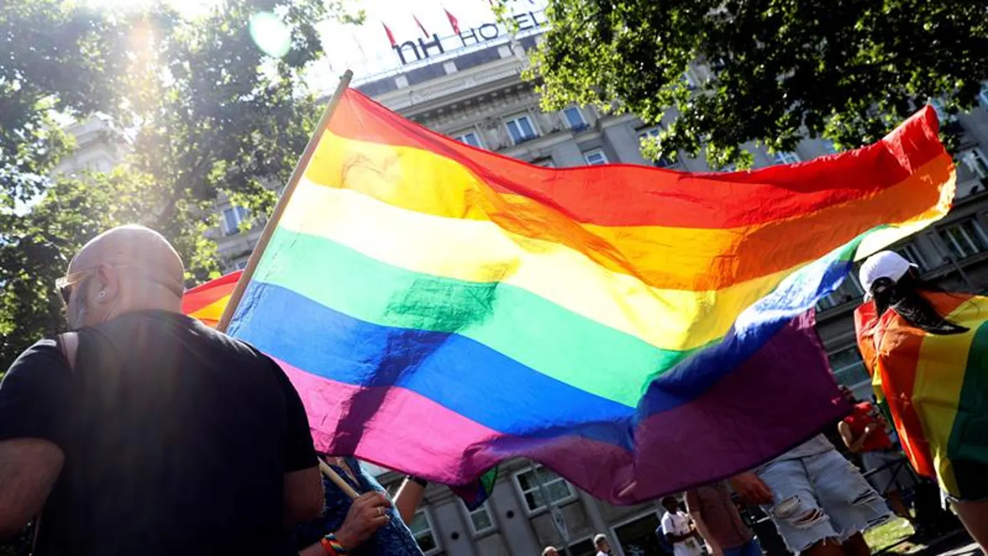 Madrid se tiñe de arcoiris por el Orgullo LGTBI. Madrid se tiñe de arcoiris por el Orgullo LGTBI.