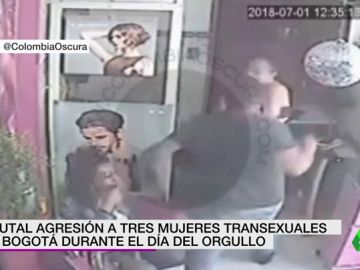 Duras imágenes: brutal agresión a tres mujeres transexuales en Bogotá durante el día del Orgullo Duras imágenes: brutal agresión a tres mujeres transexuales en Bogotá durante el día del Orgullo