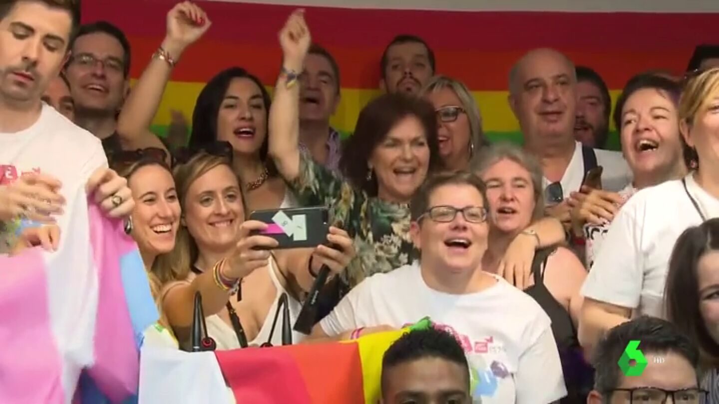 La vicepresidenta, Carmen Calvo, cantando 'A qui&eacute;n le importa'