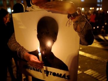 Colombia se alumbra con velas para rechazar asesinatos de líderes sociales Un grupo de personas fue registrado este viernes al participar "la Velatón y Movilización por la Vida" Colombia se alumbra con velas para rechazar asesinatos de líderes sociales Un grupo de personas fue registrado este viernes al participar "la Velatón y Movilización por la Vida"