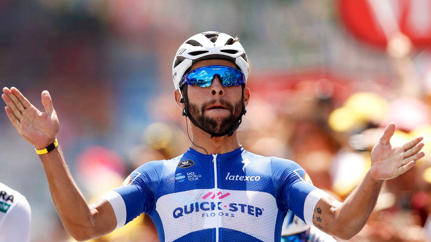 Gaviria celebra su victoria en la primera etapa del Tour de Francia 2018