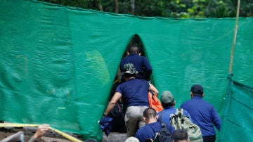 laSexta Noticias Fin de Semana (08-07-18) Comienzan las labores de rescate de los doce niños y el adulto atrapados en una cueva de Tailandia