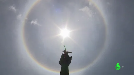 Halo solar en la plaza de la independencia de México Halo solar en la plaza de la independencia de México