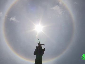 Halo solar en la plaza de la independencia de México Halo solar en la plaza de la independencia de México