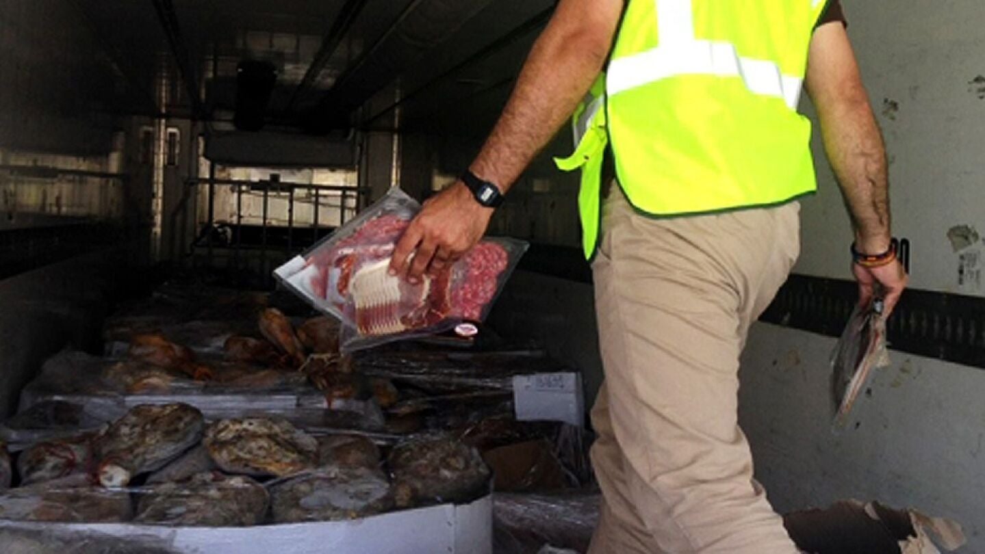 Imagen de piezas de los jamones y embutidos intervenidos por la Guardia Civil