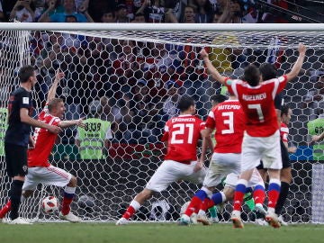 Los jugadores de Rusia celebran un gol ante Croacia Los jugadores de Rusia celebran un gol ante Croacia