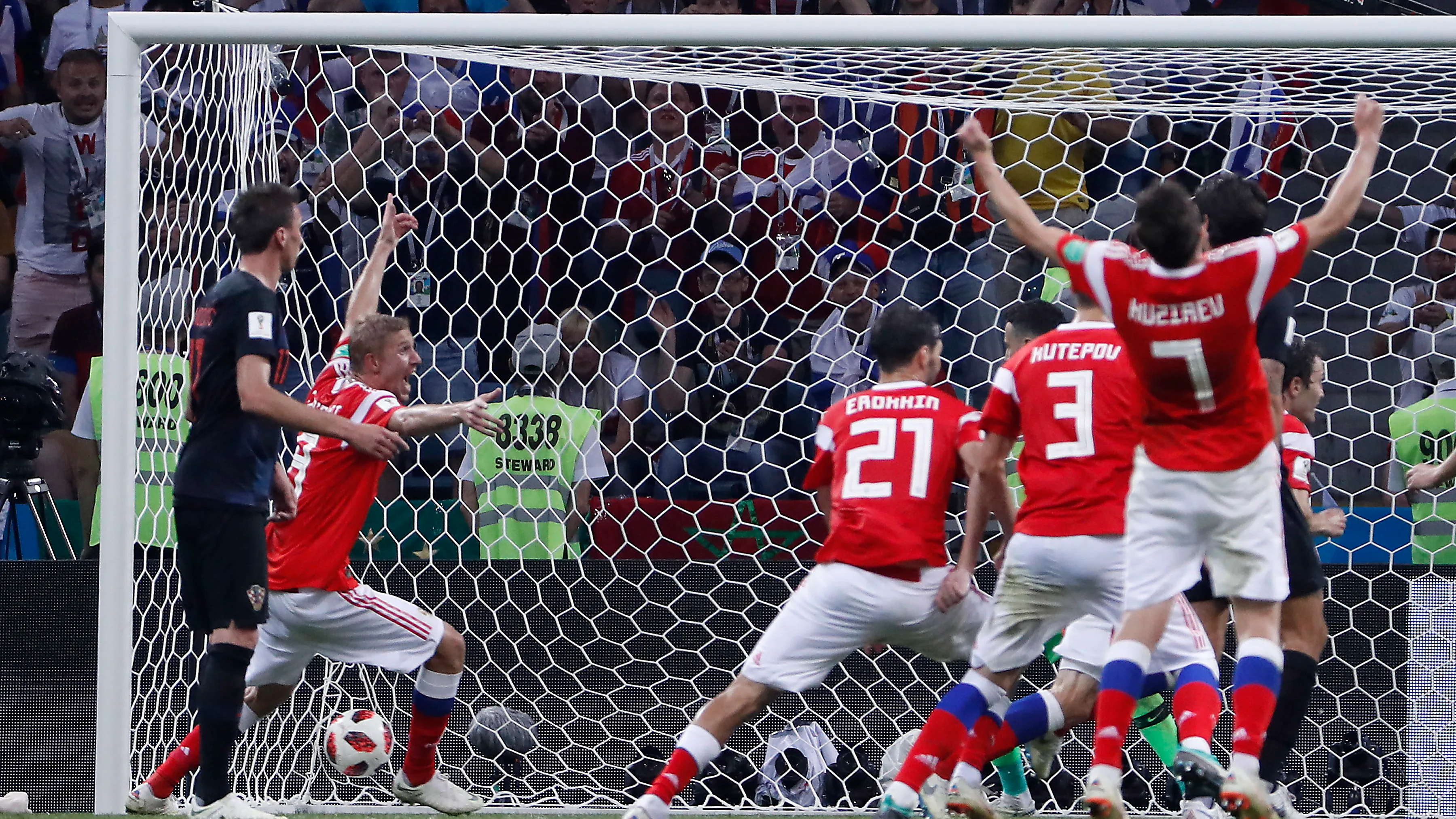 Los jugadores de Rusia celebran un gol ante Croacia