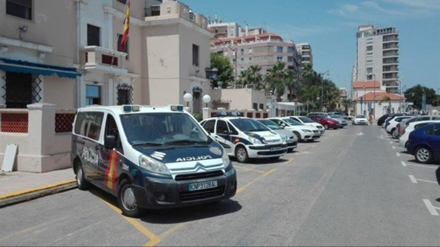 Polic&iacute;a Nacional en D&eacute;nia