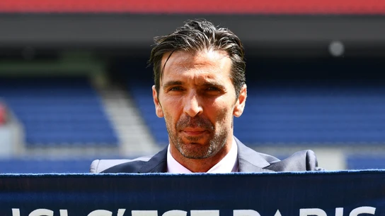 Buffon en su presentación con el PSG Buffon en su presentación con el PSG