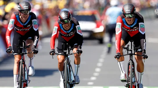 Equipo BMC durante la etapa contrarreloj Equipo BMC durante la etapa contrarreloj