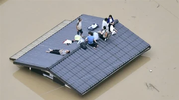 Personas afectadas por las inundaciones en Kurashiki, Japón