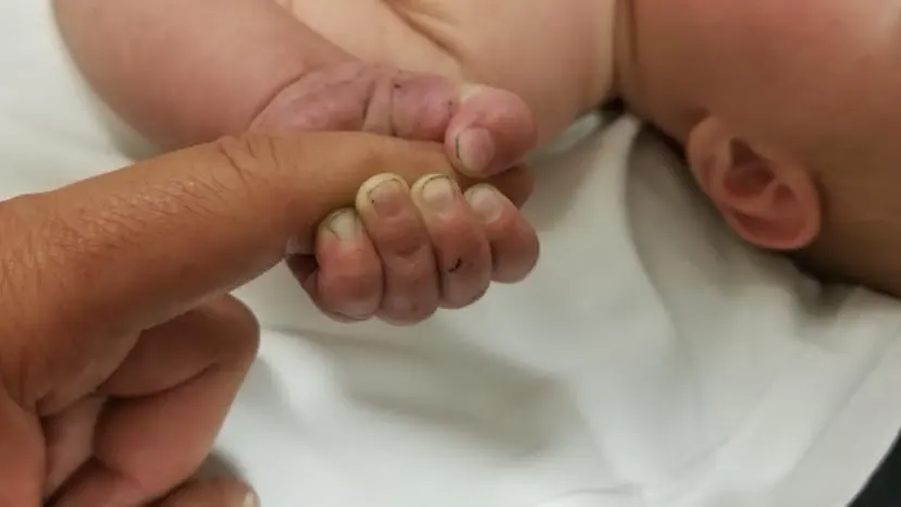 Una madre da a luz en pleno vuelo