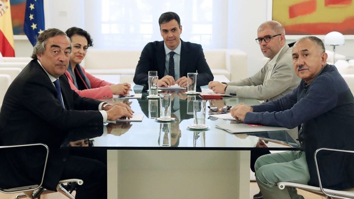 Reuni&oacute;n mantenida en el Palacio de La Moncloa entre S&aacute;nchez y los agentes sociales