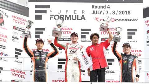 Podium de la Super Fórmula Nick Cassidy hace historia con su primer triunfo en la Super Fórmula