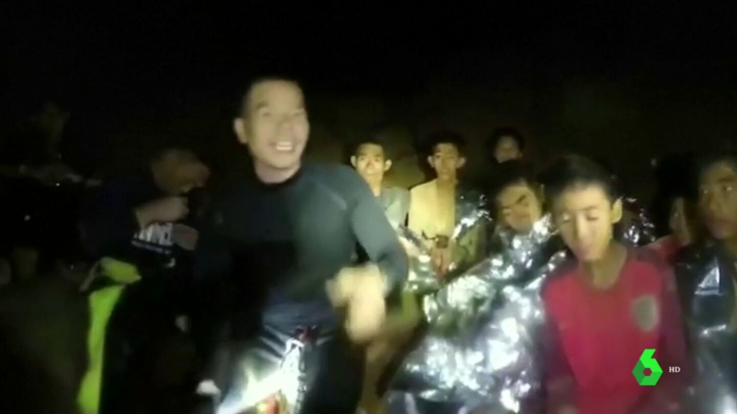 Los ni&ntilde;os atrapados en una cueva de Tailandia