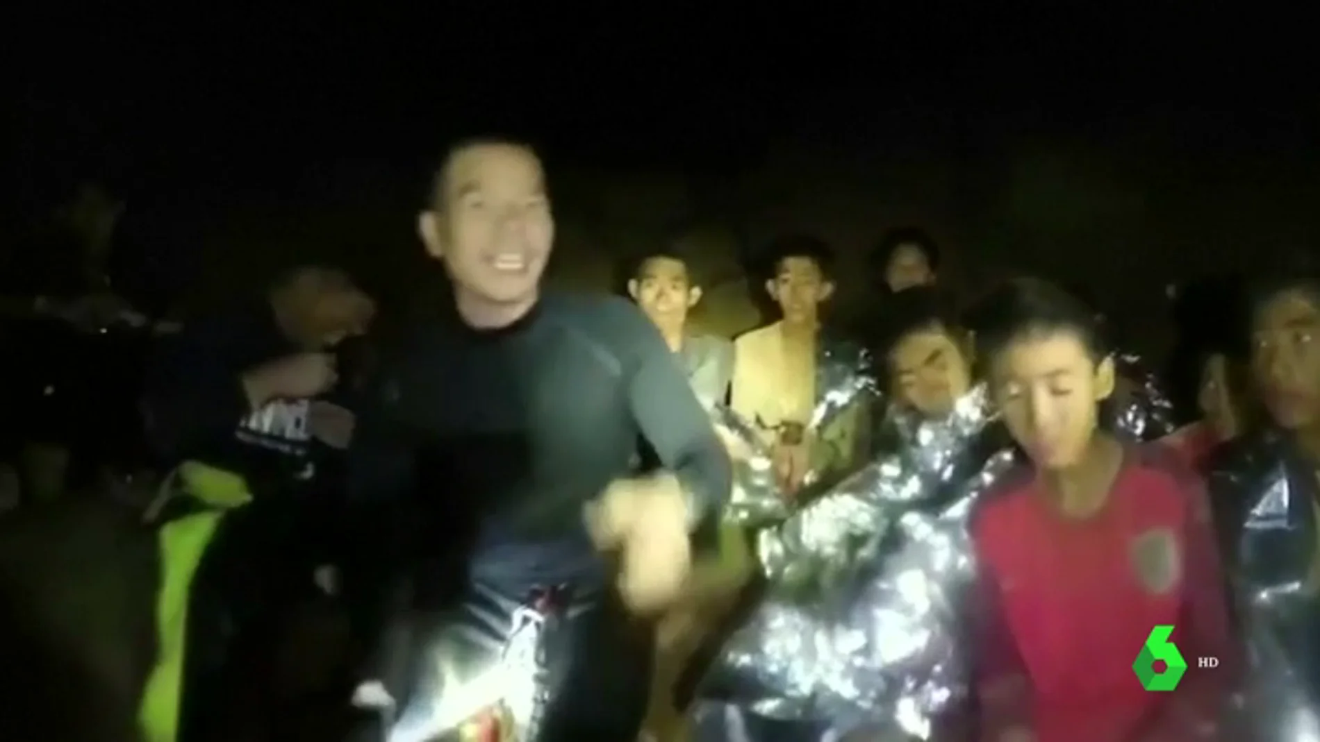 Los niños atrapados en una cueva de Tailandia