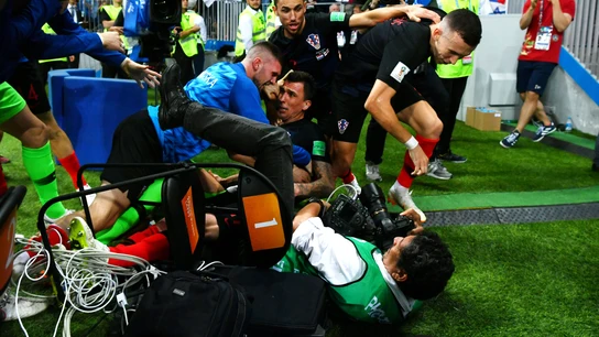 La locura en la celebración del gol de Mandzukic La locura en la celebración del gol de Mandzukic