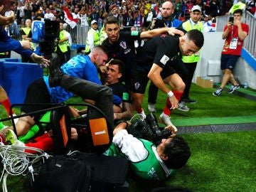 La locura en la celebración del gol de Mandzukic La locura en la celebración del gol de Mandzukic