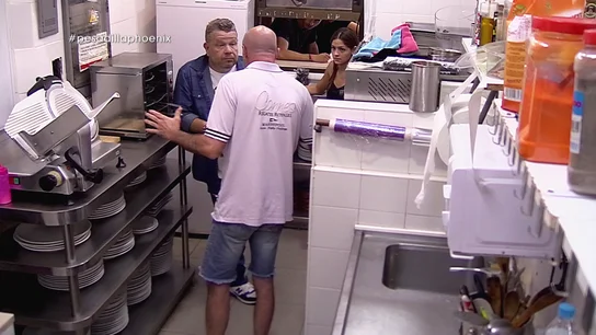 Primer rifirrafe en el Phoenix en Pesadilla en la cocina Primer rifirrafe en el Phoenix en Pesadilla en la cocina