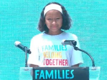 Leah, la niña de 12 años que se convierte en la voz de los migrantes Leah, la niña de 12 años que se convierte en la voz de los migrantes