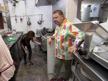 Alberto Chicote alucina con los métodos del cocinero del 'Phoenix' Alberto Chicote alucina con los métodos del cocinero del 'Phoenix'