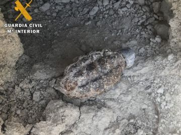 Imagen de la granada sin detonar de la Guerra Civil encontrada en Zaratán, Valladolid Imagen de la granada sin detonar de la Guerra Civil encontrada en Zaratán, Valladolid