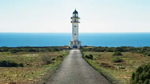 Faro de Cap de Barbaria Las mejores puestas de sol del verano