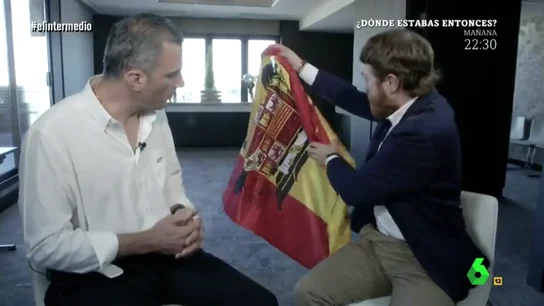 La 'antientrevista' completa de Manuel Burque al líder de Vox: "Lamentablemente no te acepto el regalo" La 'antientrevista' completa de Manuel Burque al líder de Vox: "Lamentablemente no te acepto el regalo"