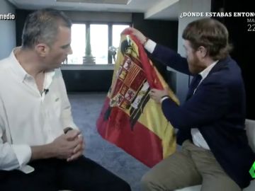 La 'antientrevista' completa de Manuel Burque al líder de Vox: "Lamentablemente no te acepto el regalo" La 'antientrevista' completa de Manuel Burque al líder de Vox: "Lamentablemente no te acepto el regalo"
