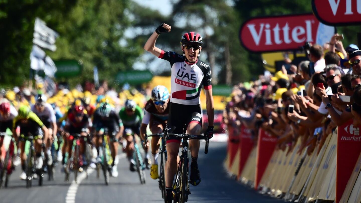 El irland&eacute;s Daniel Martin celebra su victoria en la etapa
