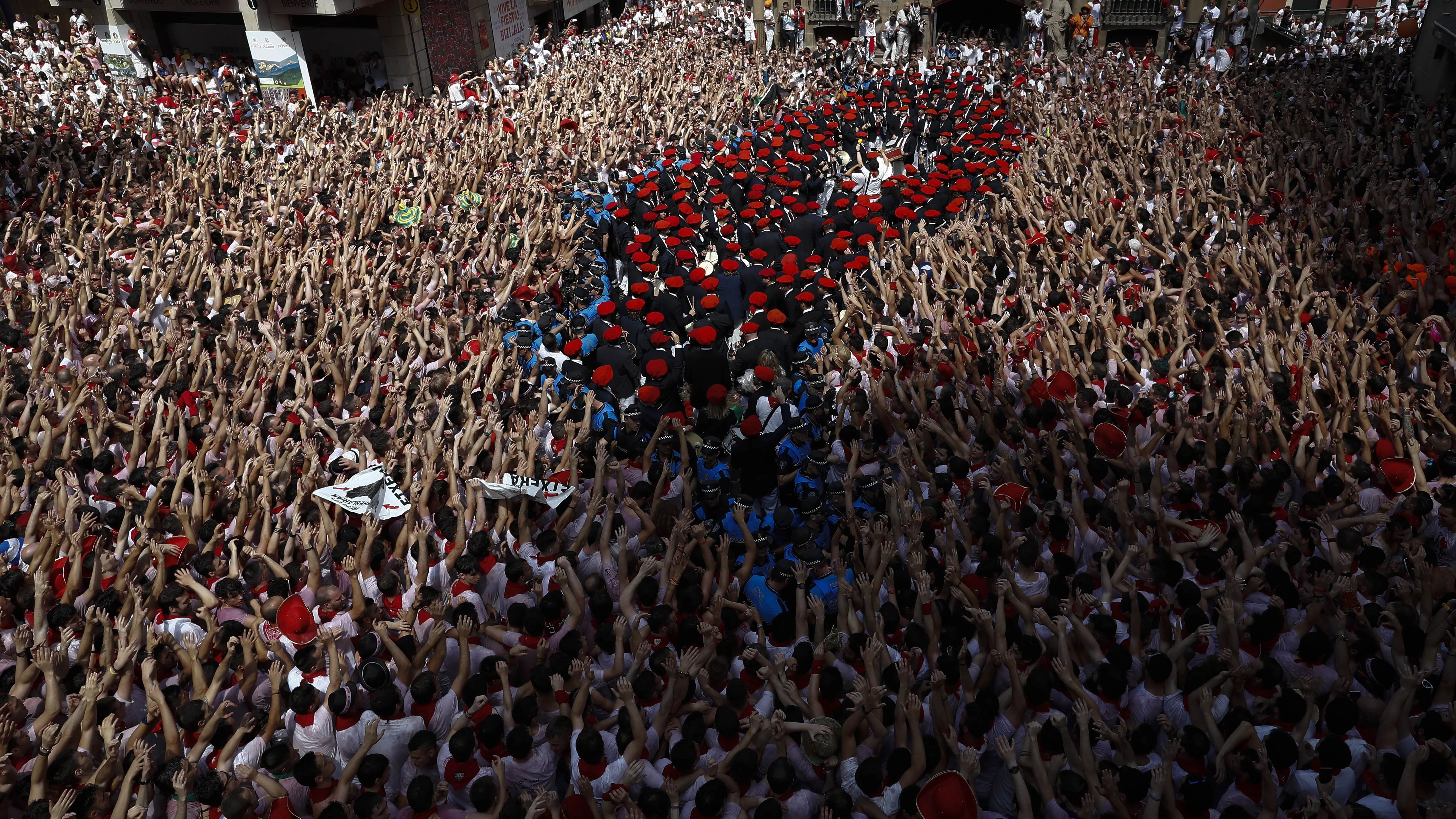 Plaza del Ayuntamiento de Pamplona en el chupinazo