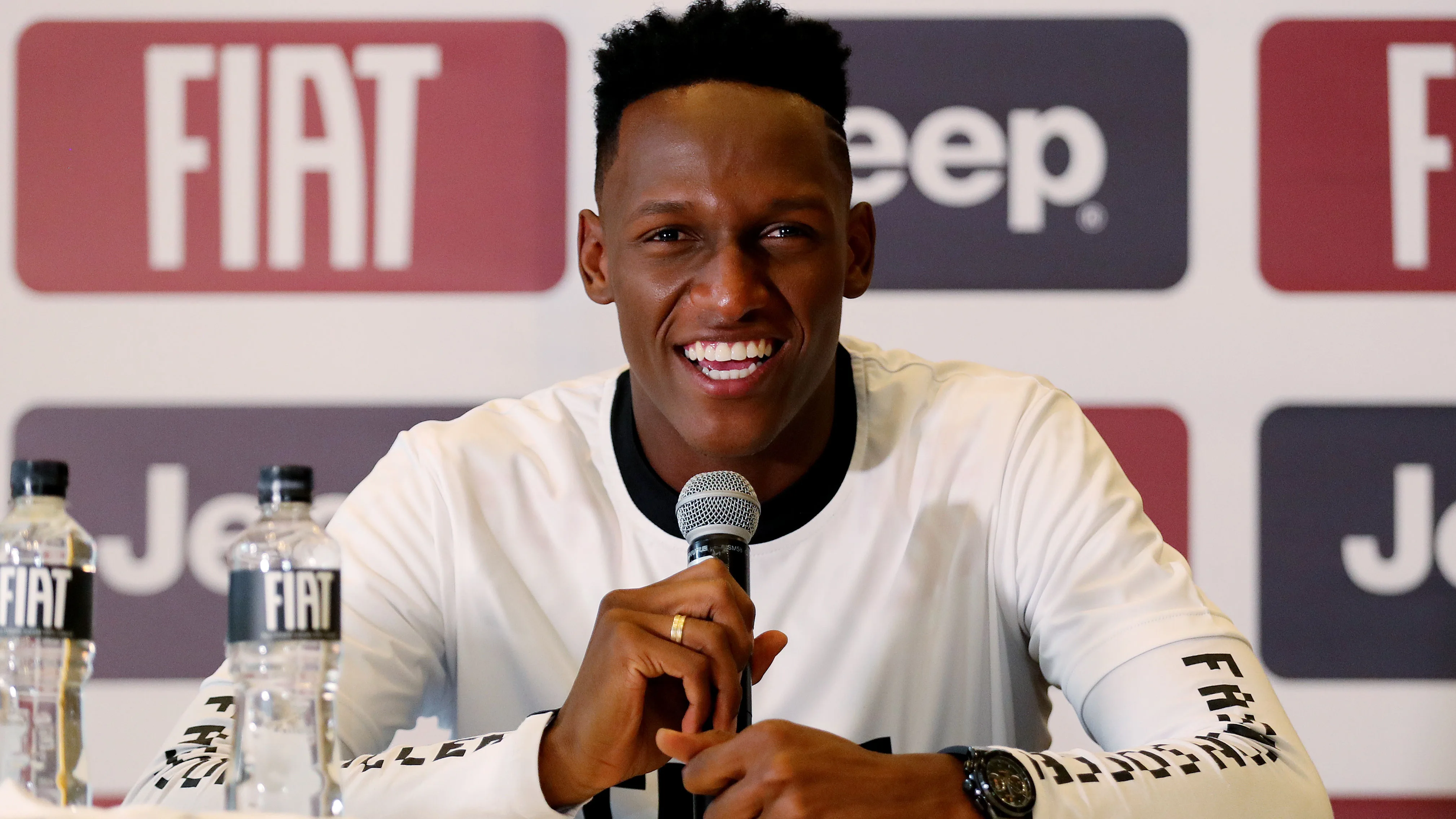 Yerry Mina, en un acto publicitario en Bogotá