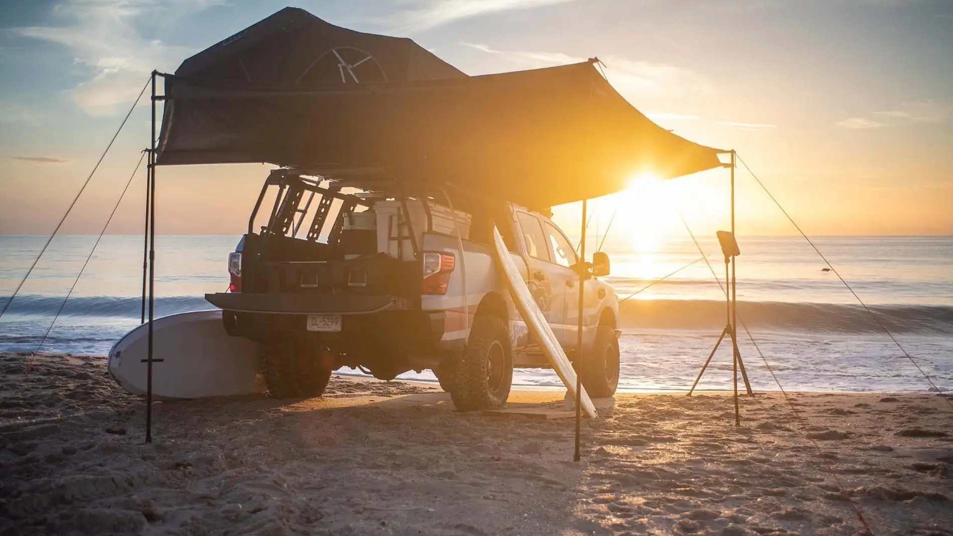 Nissan Titan XD Surfcamp: una pick-up para viajar con la casa a cuestas