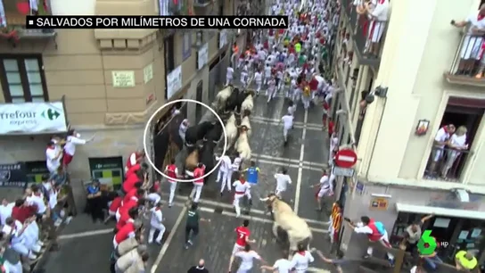 Sexto encierro de San Fermín 2018: la carrera de los milagros o el ejemplo de cómo no correr ante un toro Sexto encierro de San Fermín 2018: la carrera de los milagros o el ejemplo de cómo no correr ante un toro