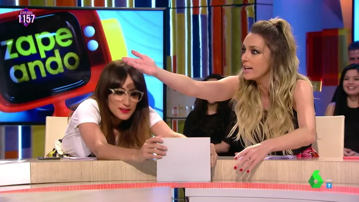 Este es el 'juguetito' de Ana Morgade y Anna Simon que casi se carga Miki Nadal: "¡Que es nueva, es nueva!" Este es el 'juguetito' de Ana Morgade y Anna Simon que casi se carga Miki Nadal: "¡Que es nueva, es nueva!"