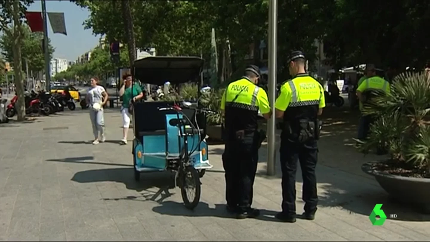 Multa a un bicitaxi en la ciudad de Barcelona Multa a un bicitaxi en la ciudad de Barcelona