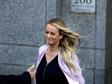 La exactriz porno Stormy Daniels La exactriz porno Stormy Daniels
