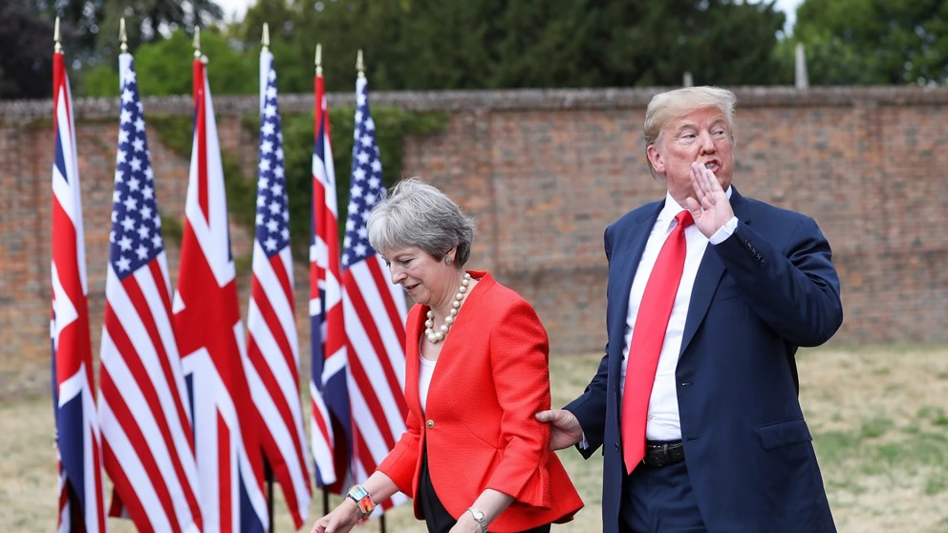 El presidente de EE.UU., Donald J. Trump, y la primera ministra británica, Theresa May, 