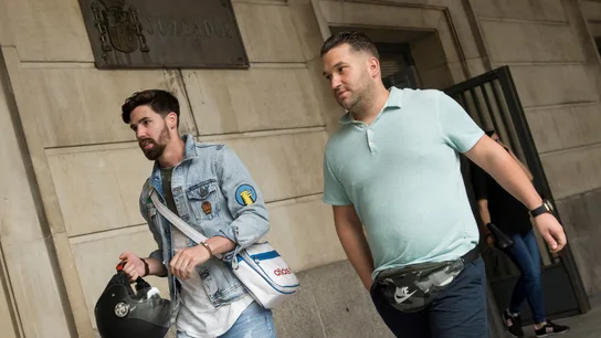 José Ángel Prenda y Jesús Escudero salen de los juzgados de Sevilla José Ángel Prenda y Jesús Escudero salen de los juzgados de Sevilla