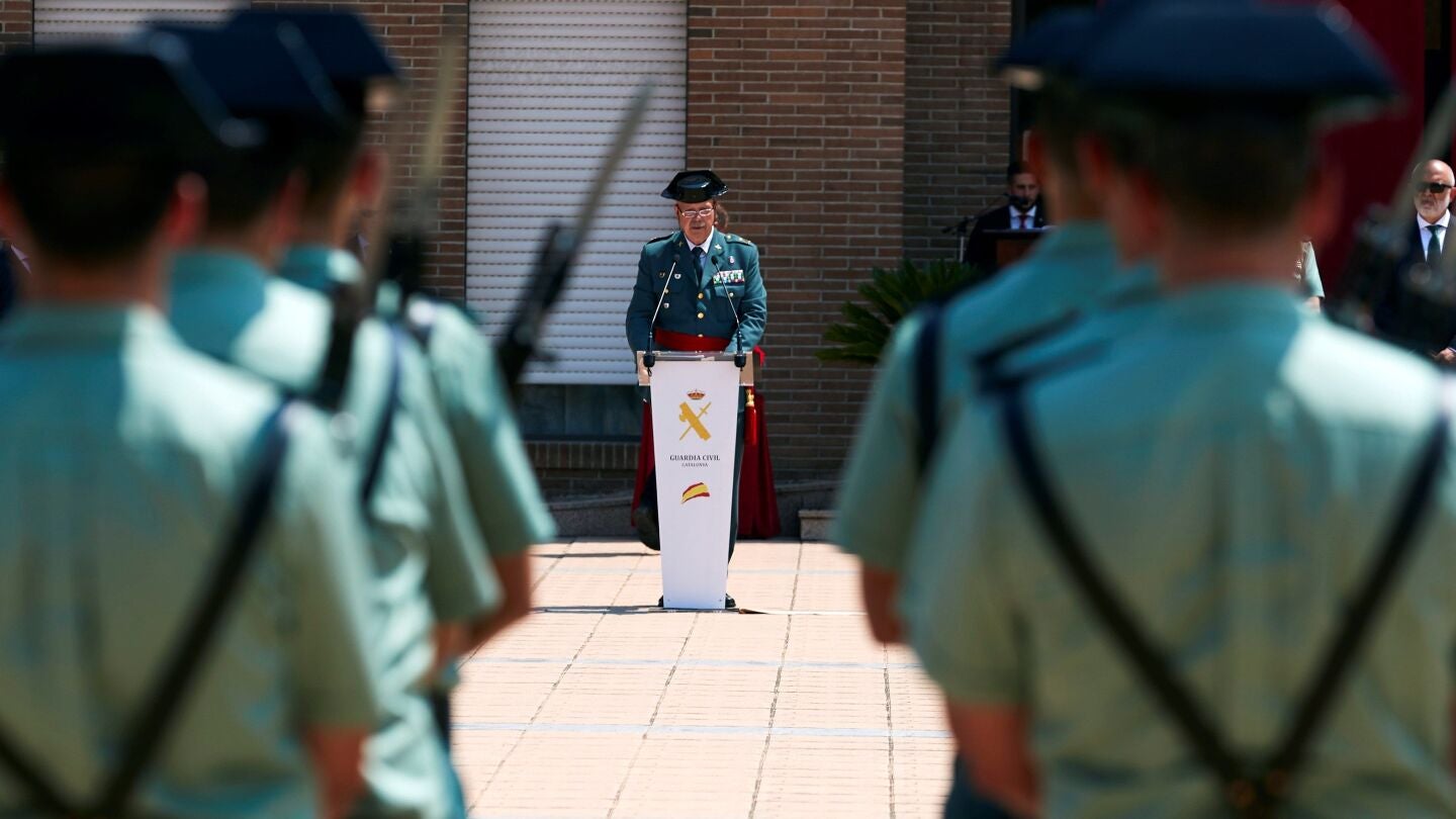  El general Pedro Garrido Roca, pronuncia unas palabras tras jurar el cargo como nuevo jefe de la zona de Catalu&ntilde;a