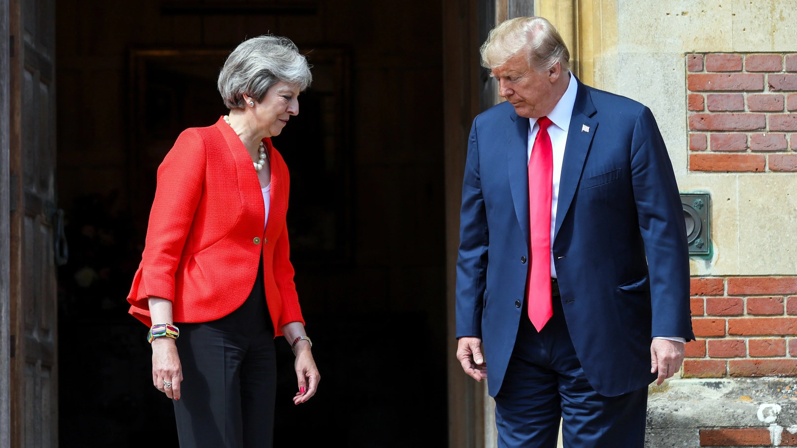 La primera ministra británica, Theresa May, recibe al presidente de EE.UU., Donald J. Trump 