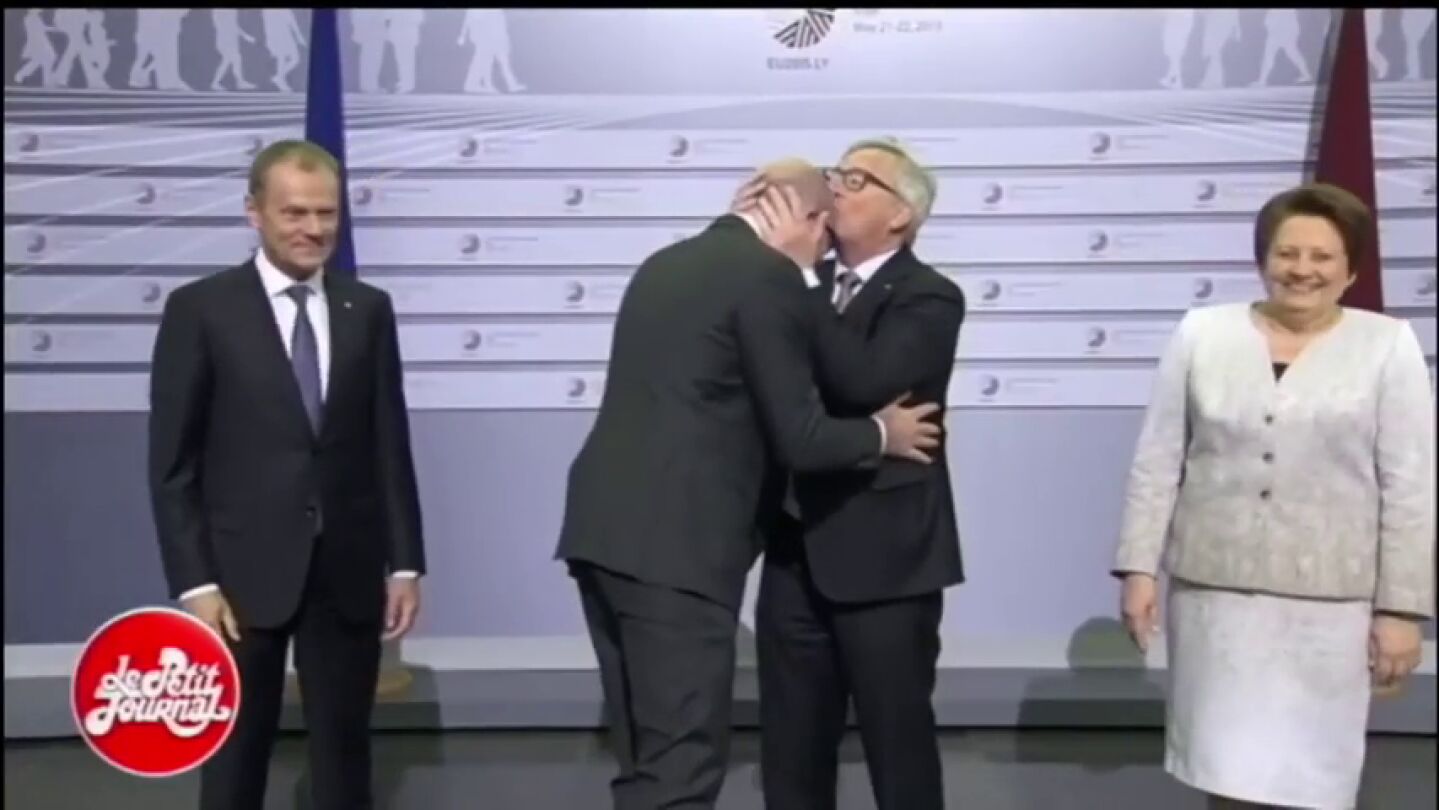Repartiendo tortazos y besos a otros l&iacute;deres pol&iacute;ticos: los otros extra&ntilde;os y pol&eacute;micos episodios de Juncker 