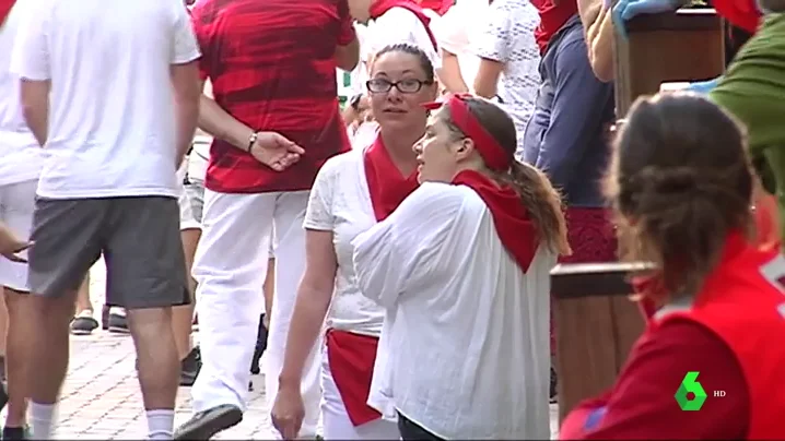 Mujeres corriendo en San Fermín